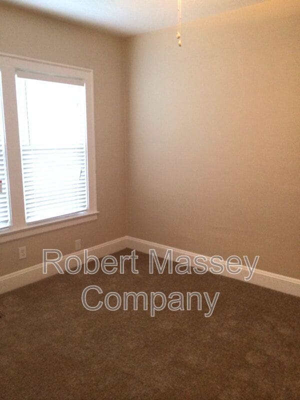 Building Photo - 2424 Glenmary Ave