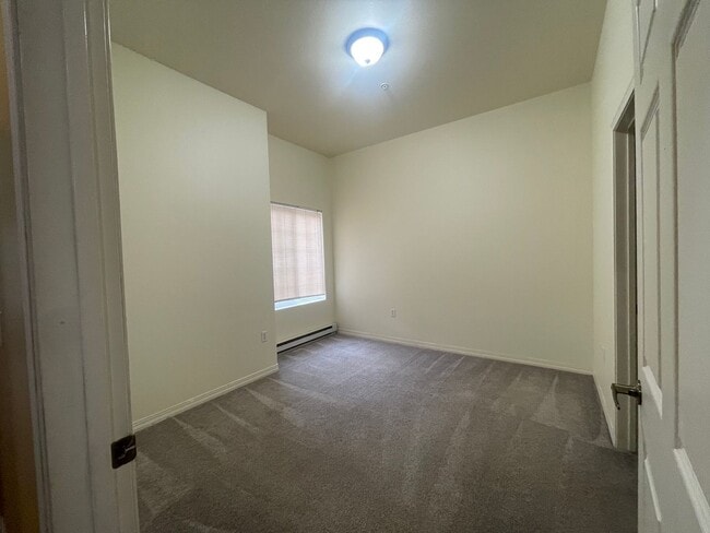 Building Photo - Town House in Post falls
