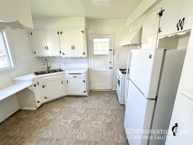 Building Photo - Charming 1Bed 1Bath In Prime Valley Village