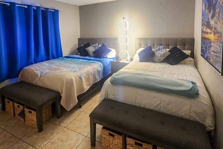 Building Photo - 1555 N Tuttle Ave