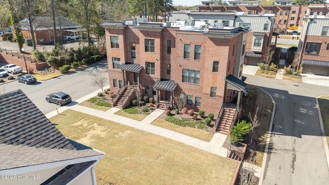 Building Photo - 12 Brownstone Ln