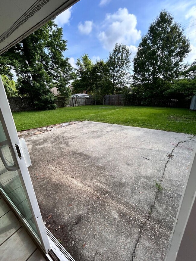 Building Photo - Beautiful Home Close to Tara in Mid City