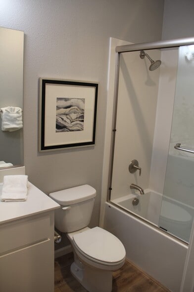 Bathroom - 3626 Chestnut St