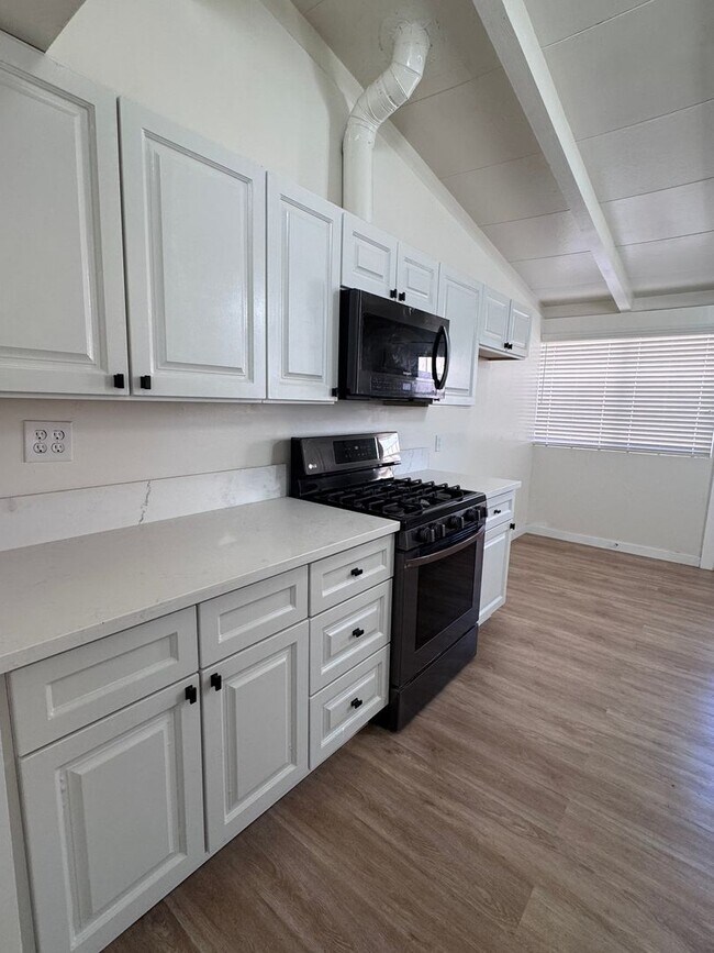 Building Photo - Remodeled 3 bedroom in Sylmar