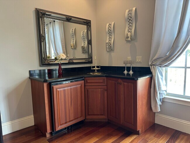 Building Photo - 476 SW Squire Johns Ln