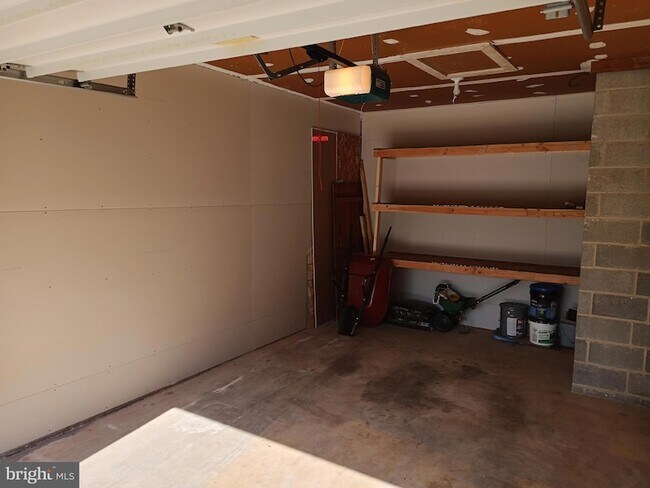 Building Photo - 345 Silver Ridge Dr