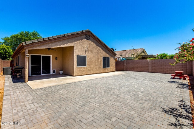 Building Photo - 1020 S Esmeralda