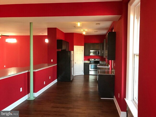 Building Photo - 2 W Loockerman St