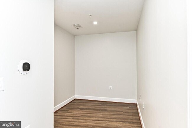 Building Photo - 3600 S Glebe Rd