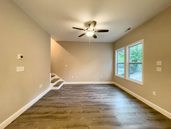 Building Photo - 5 Lofty Vw