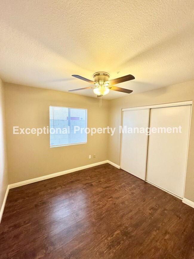 Building Photo - Great 3 bed 2 bath single story