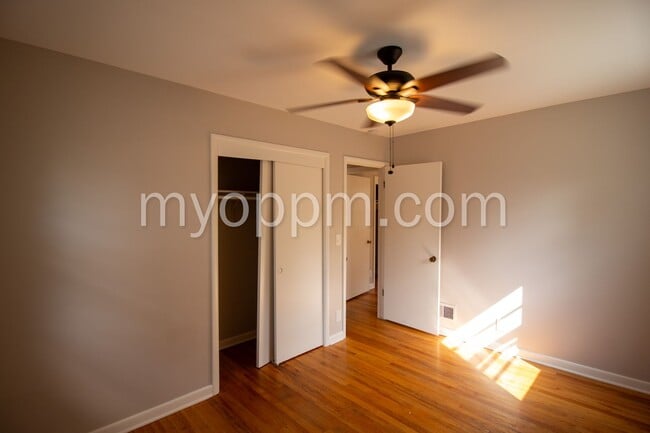 Building Photo - Spacious 4 Bed 2 Bath Home!