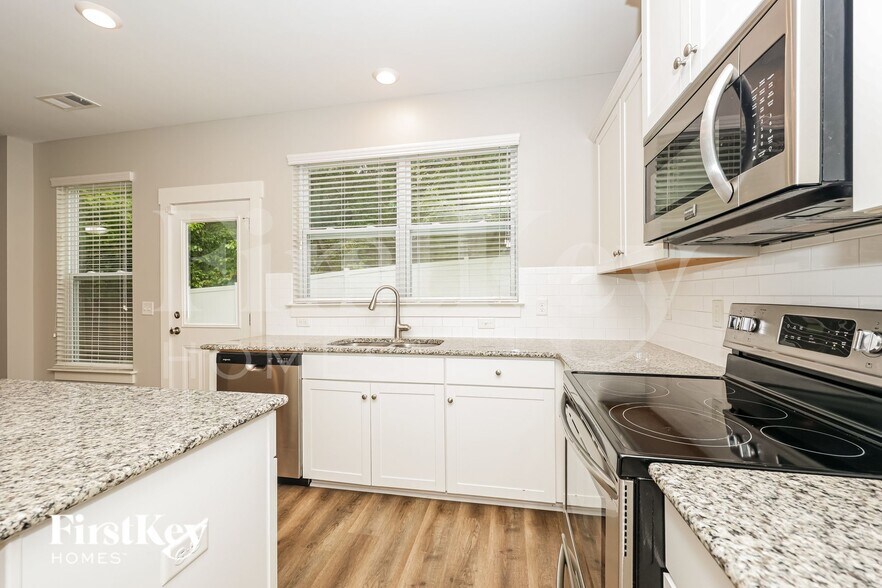 Building Photo - 2037 Hamilton Hill Dr