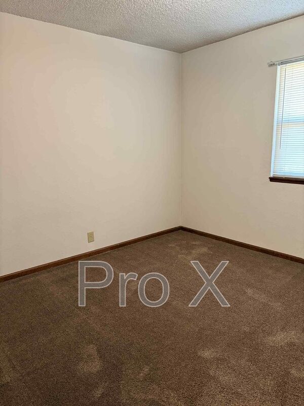 Building Photo - 2148 Forest Dr