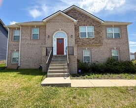 Building Photo - 5 Bedroom 3 Bathroom Home