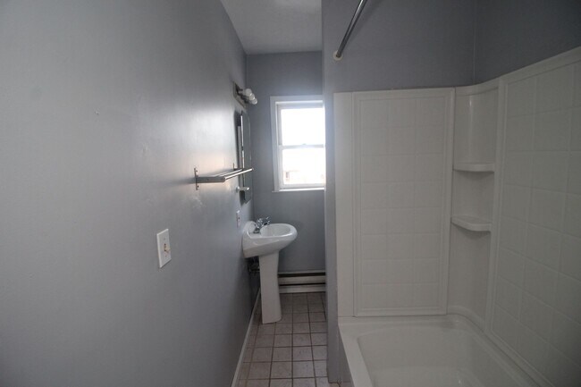 Building Photo - 2026/2027 JHU Off-campus Large 5bd/2.5ba home w/ Parking Spot! Available 6/9/26