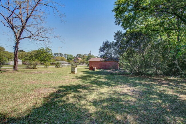 Building Photo - 200 State Rd S-8-384