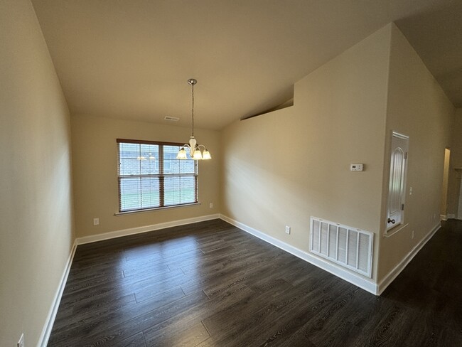 Building Photo - 2467 Bell Manor Dr SW