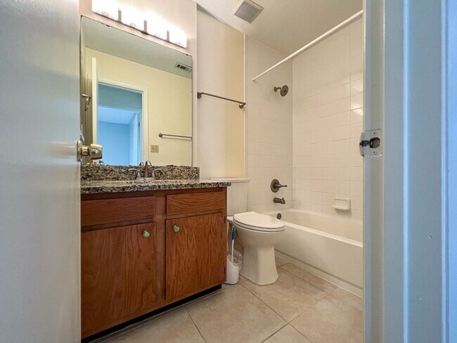 Building Photo - 2BR/1BA Flat in Marchwood - Available Nove...