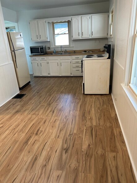 Eat in kitchen - 816 Cleveland Ave