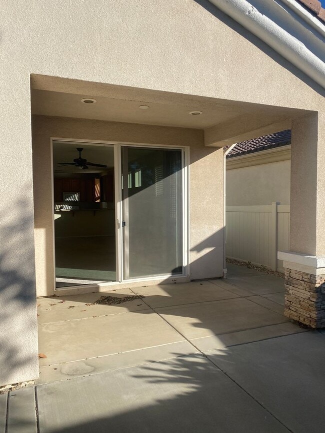 Building Photo - Sweet Senior Rental in Solera