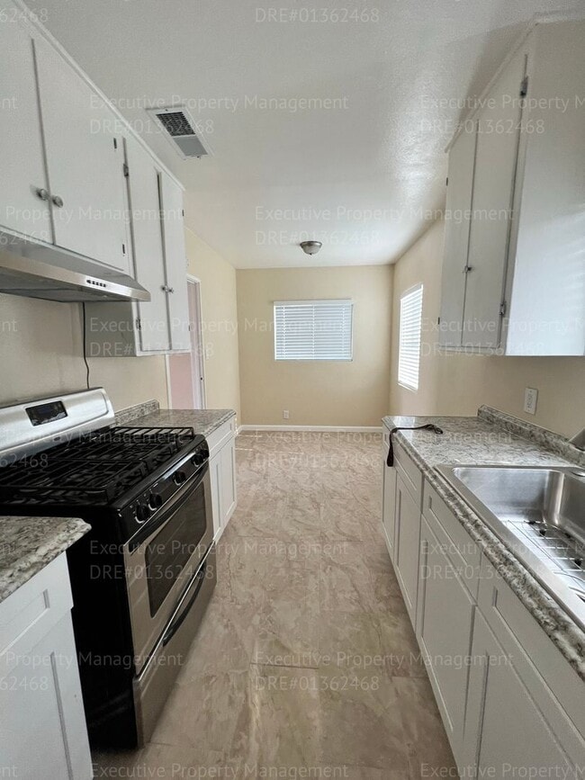 Building Photo - 1115 9th St