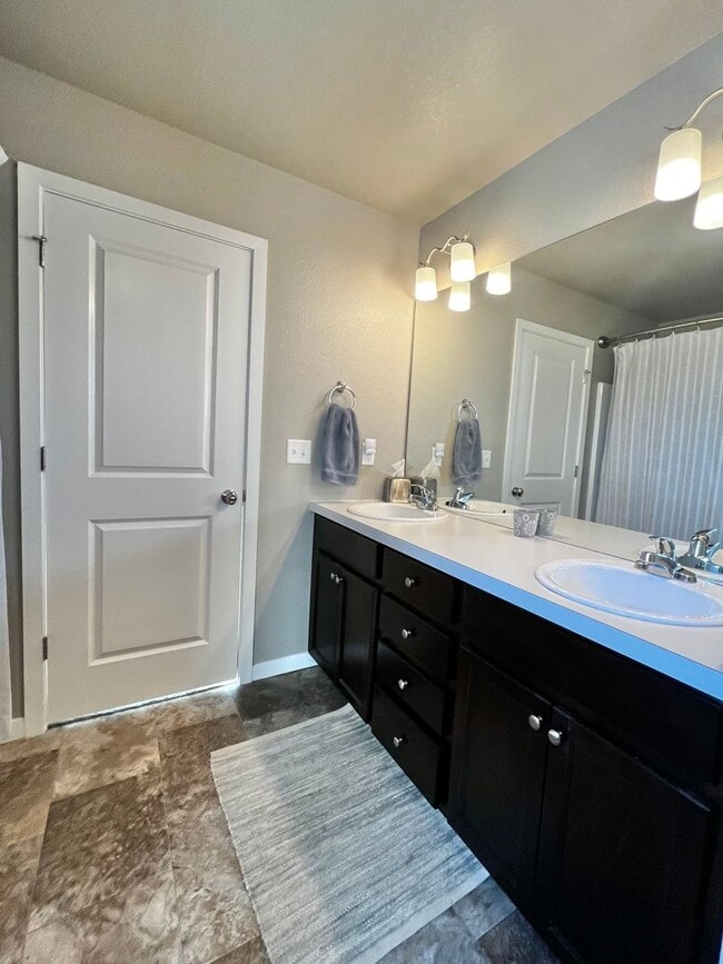 Building Photo - Modern 3 Bed, 2.5 Bath House in North Fort Collins! Available ASAP!