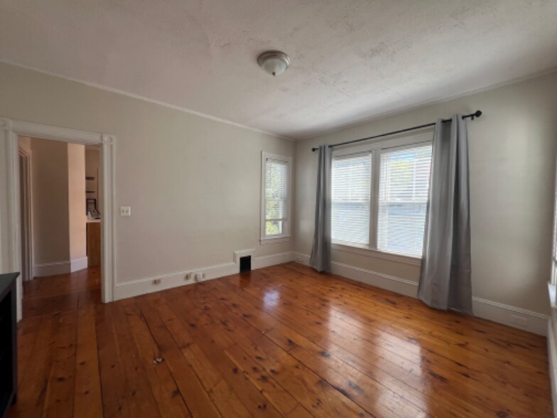 Building Photo - 322 Merrimac St
