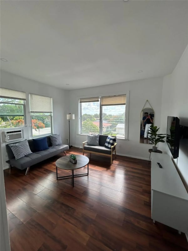 Building Photo - 444 Ponce de Leon