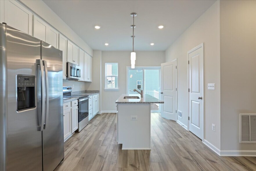 Building Photo - 331 Sandy Bottom Cir