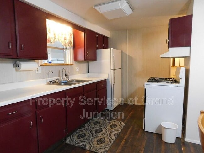 Building Photo - 2954 1/2 Cedar Place