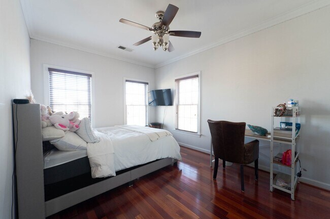 Building Photo - Well Appointed 3 Bedroom 3.5 Bath Townhome...