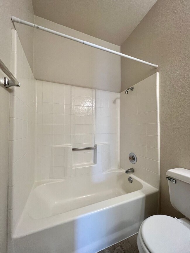 Building Photo - 3 Bedroom, 2 Bathroom Popular North Napa Rancho Las Flores Area