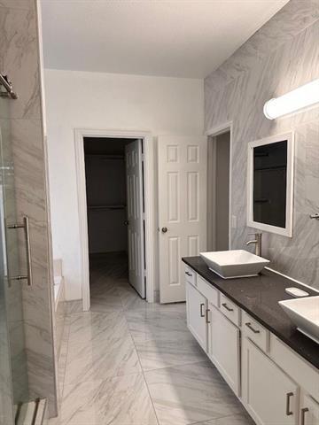 Building Photo - 1060 Valley Vista Dr