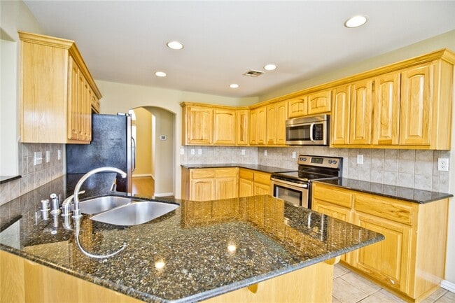 Building Photo - 1250 Torbay Trce