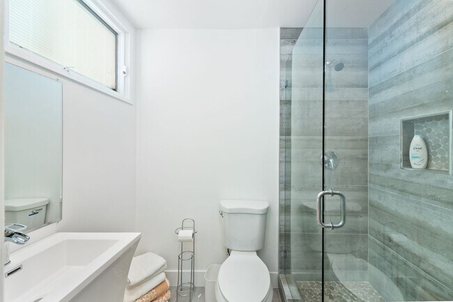 Building Photo - Fully Furnished, Oceanfront Boardwalk in Newport Beach