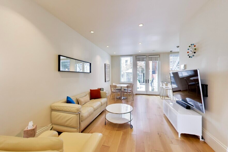 Building Photo - 533A Greenwich St