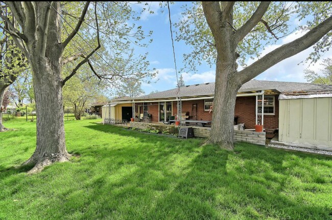 Building Photo - 6838 Gilette Dr