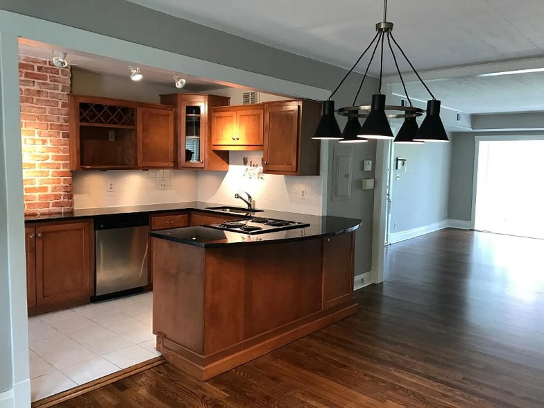 Building Photo - 4508 J C Nichols Pkwy