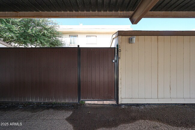 Building Photo - 1014 E Bendix Dr