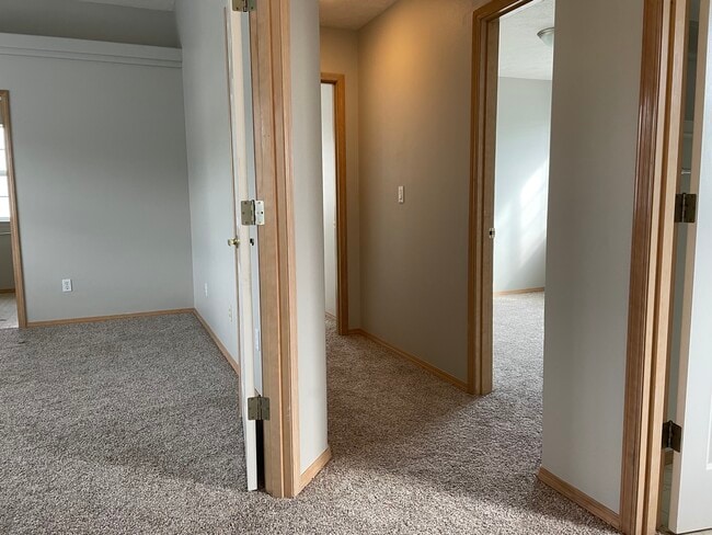 Building Photo - 15083 SE Oregon Trail Dr