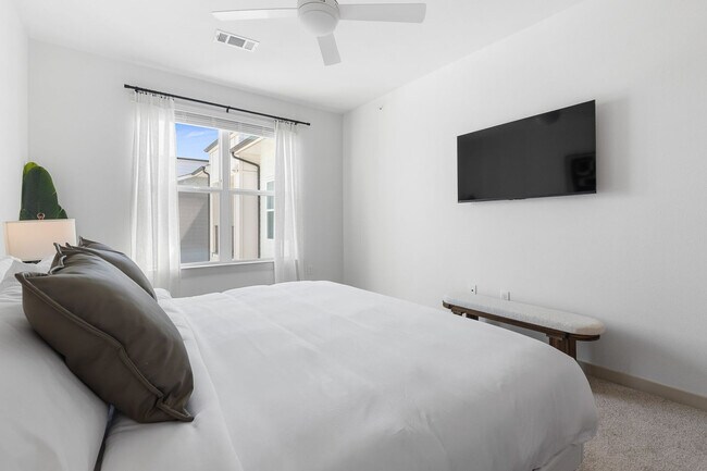 Building Photo - 1301 Leah Ave