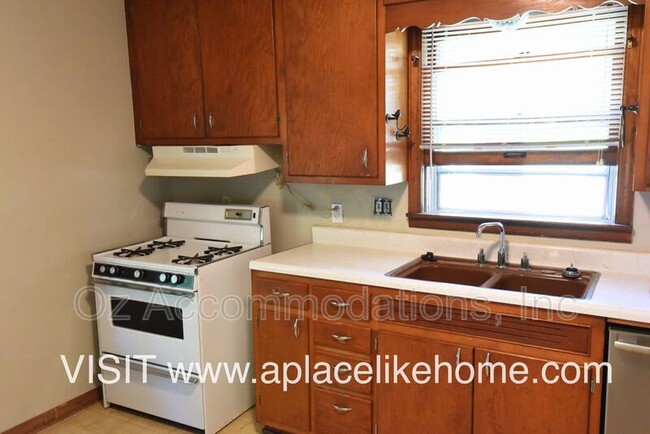 Building Photo - 3034 N 84th Terrace