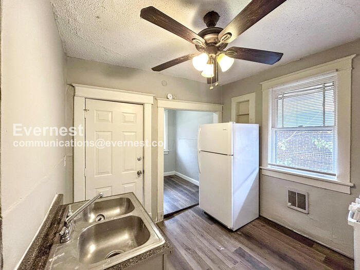 Building Photo - 180 Clark Pl