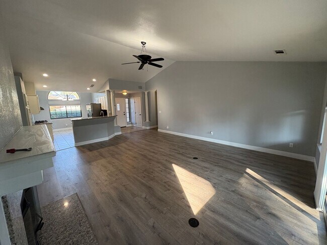 Building Photo - SE Visalia home coming soon!