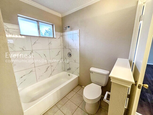 Building Photo - PROMO: Get 50% off the first month’s rent when you sign the lease today!  / 4 Bed, 2.5 Bath with ...
