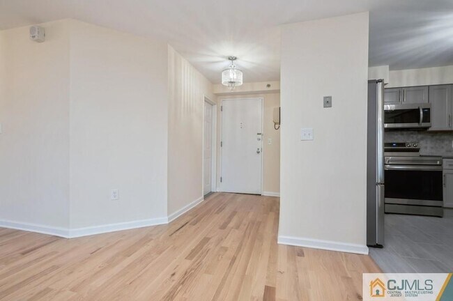 Building Photo - 30 S Adelaide Ave