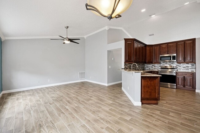 Building Photo - Fully renovated and updated 3/2/2 home with HUGE fenced yard in East Orlando