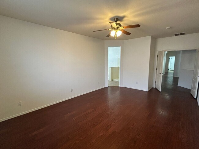 Building Photo - 2202 W Carter Rd