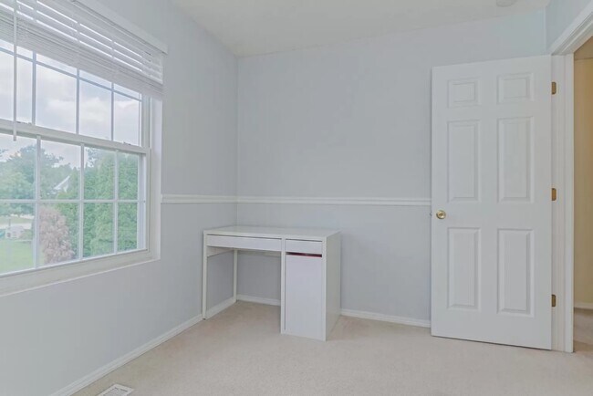 Building Photo - 244 Parktrail Rd